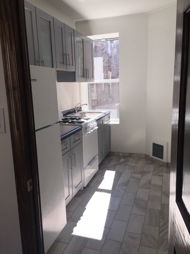 Foto del edificio - 86 E 7th St