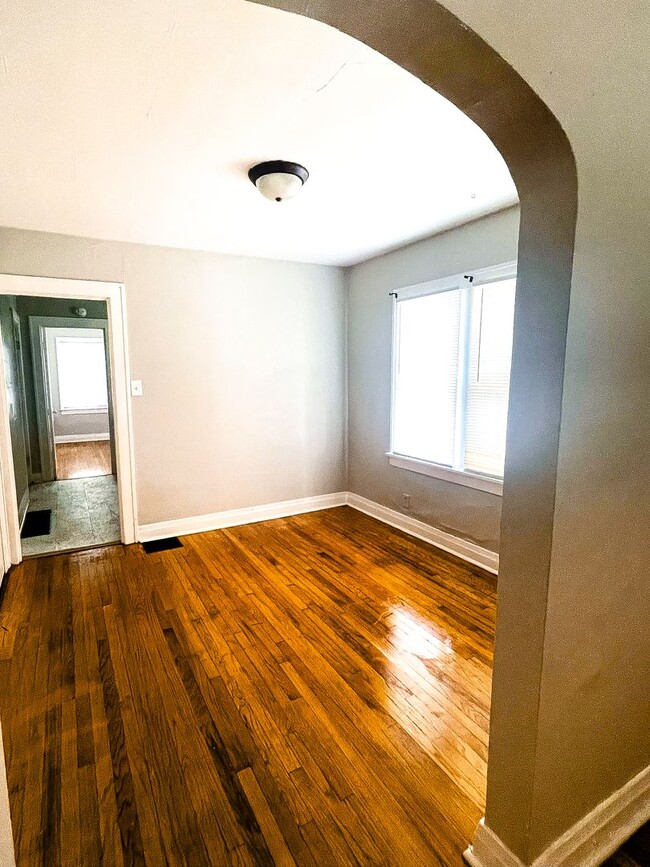 Foto del edificio - 1464-1466 N Chester Ave