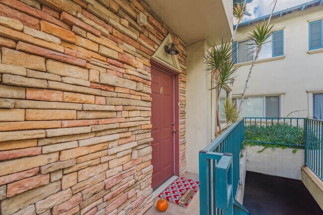 Foto del edificio - 1224 Stanley Ave