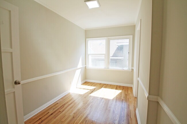 Foto del edificio - 1575 Manning Ave