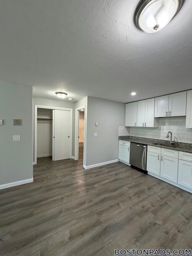 Foto del edificio - 437 Sunderland Rd