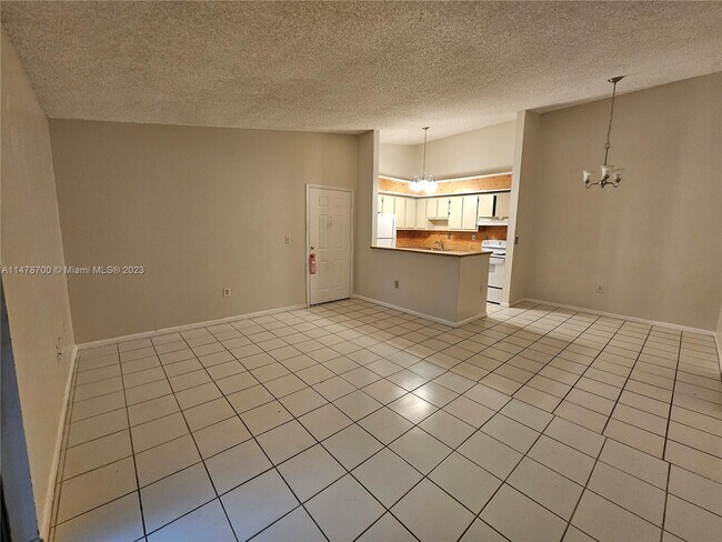 Foto del edificio - 18875 NW 62nd Ave