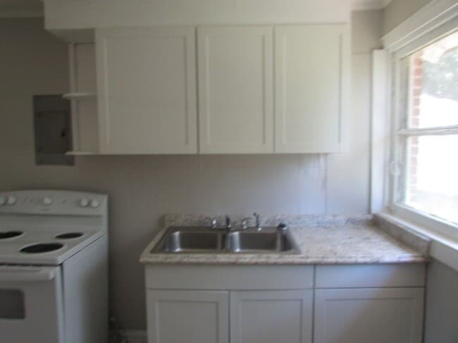 Foto del edificio - 223 Highland Ave