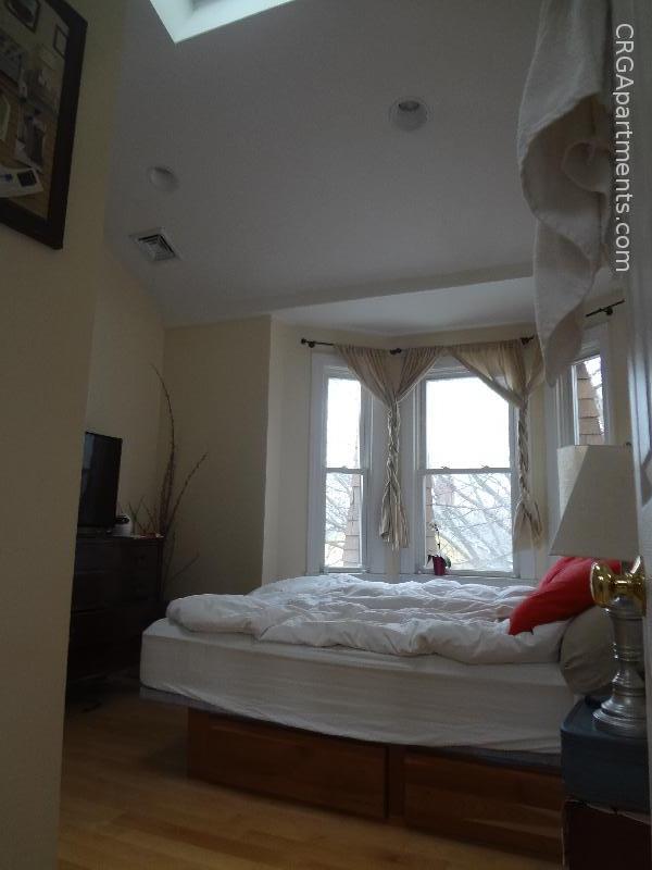 Building Photo - 209 Harvard St