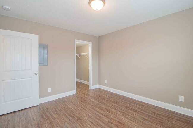 Foto del edificio - 325-D Landrum Pl