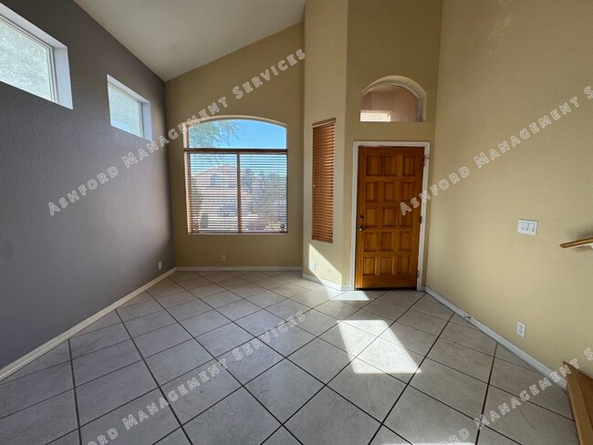 Building Photo - HALF OFF FIRST MONTH'S RENT! 4 BEDROOM 2.5 BATHROOM HOME