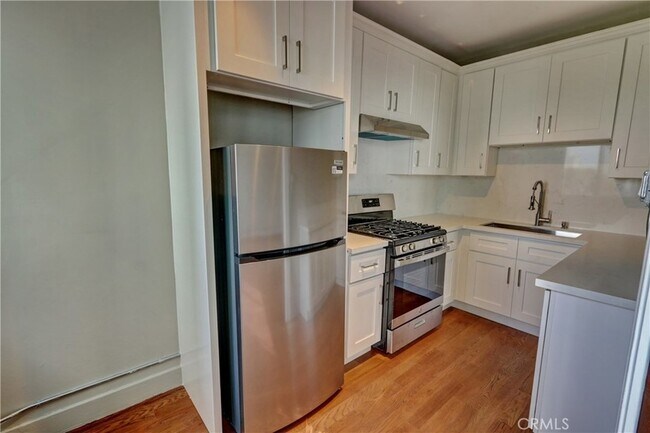 Foto del edificio - 360 W Ocean Blvd