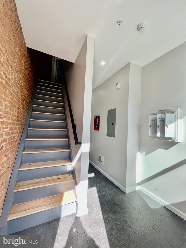 Building Photo - 1 Bedroom in East Kensington