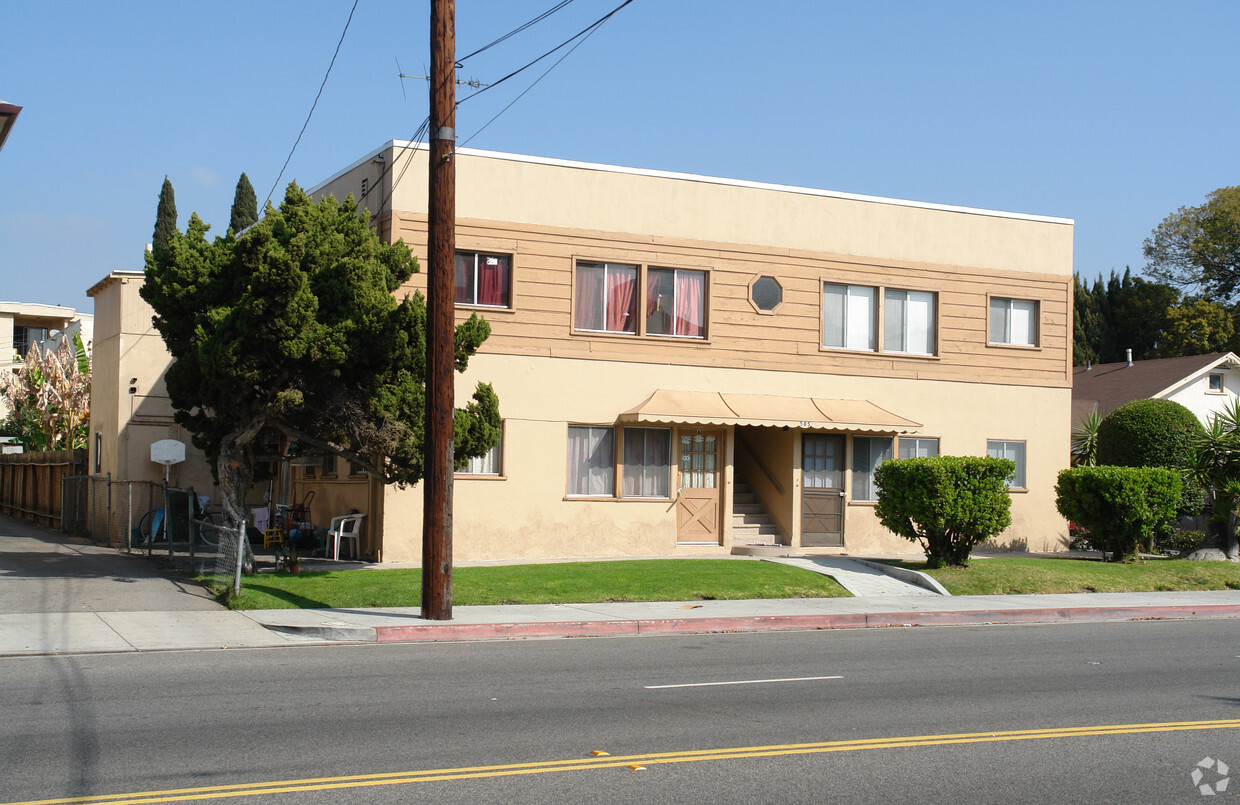 Building Photo - 505 E Chevy Chase Dr