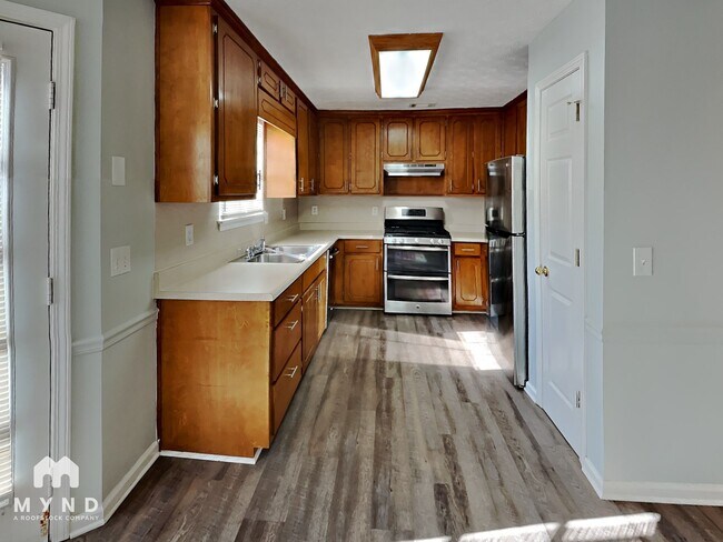 Building Photo - 45 Valley Dr