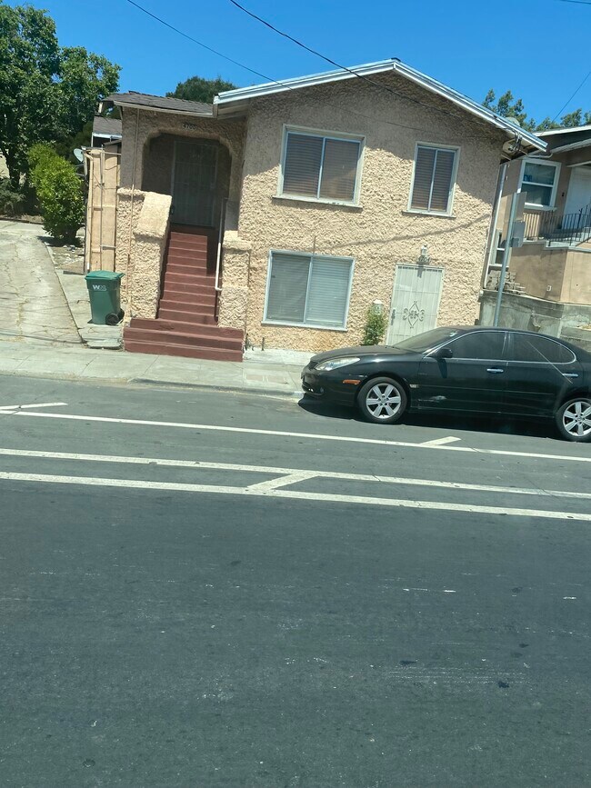 Foto del edificio - 4704 MacArthur Blvd