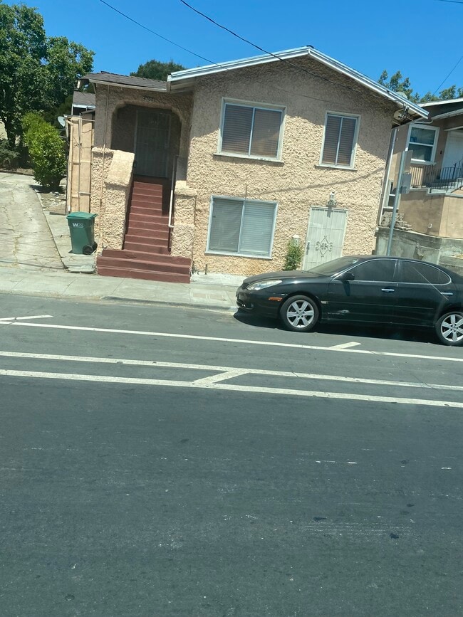 Building Photo - 4704 MacArthur Blvd