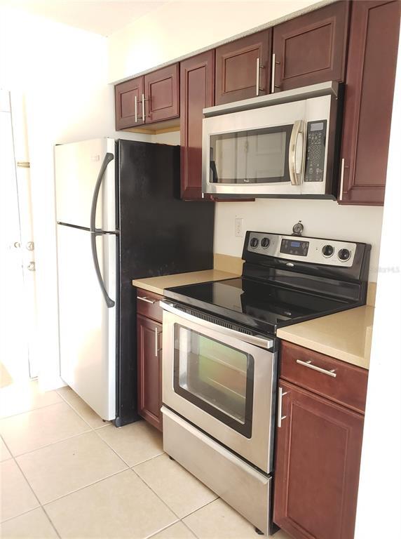 Foto del edificio - 8728 Mallard Reserve Dr