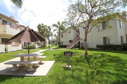 Foto del edificio - 400 Stoney Point Way