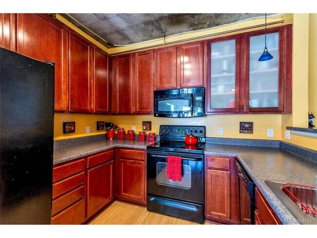 Building Photo - 1475 Delgany St