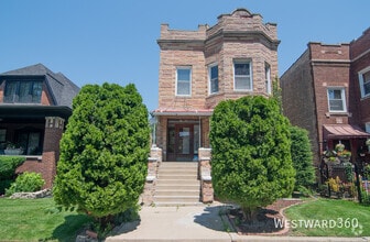 Building Photo - 4018 W Oakdale Ave