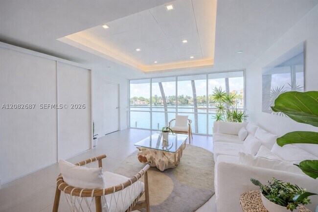Building Photo - 5900 Collins Ave