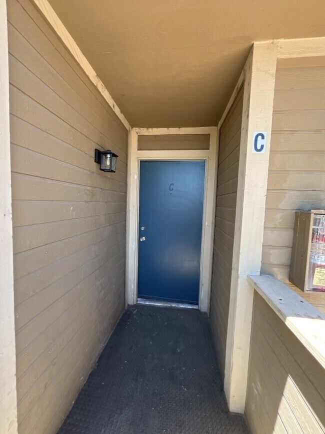 Building Photo - A stunning 2-bedroom, 1-bathroom rental pr...