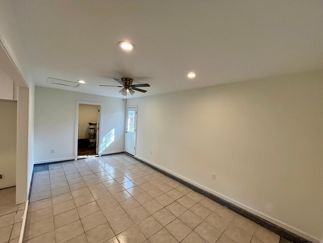 Building Photo - 1021 Sandalwood Dr