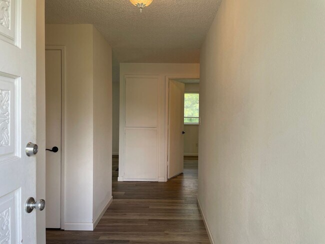 Foto del edificio - Very Nice 3 Bedroom 2 bath Home-Fully fenced Back Yard-East Medford