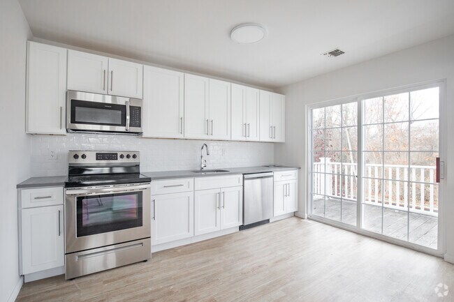2 Br, 2 BA -1,188 sq ft - Greenview Court at Oakdale