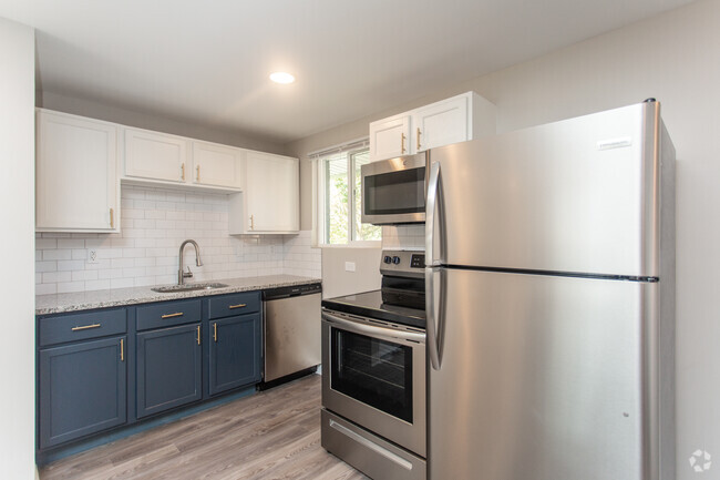 2BR, 1BA - 832 SF - The Huntley at Gahanna