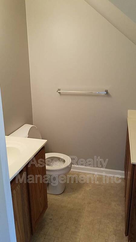 Building Photo - 134 Oakview Dr