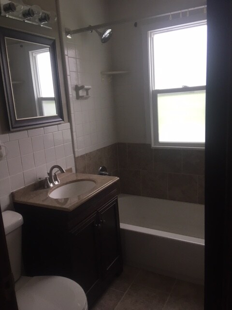 Building Photo - 5839 Sahler St