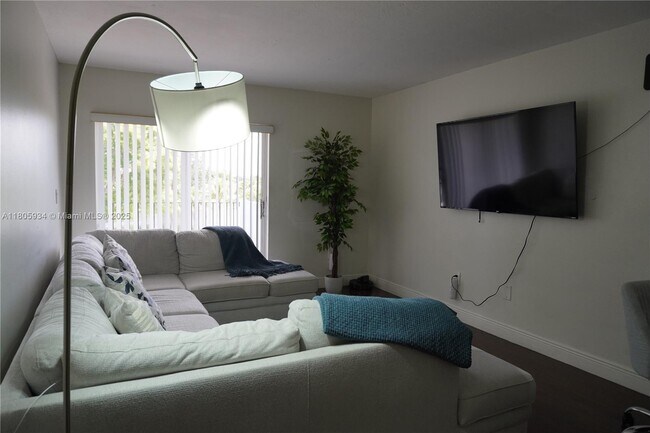 Foto del edificio - 1221 SW 122nd Ave