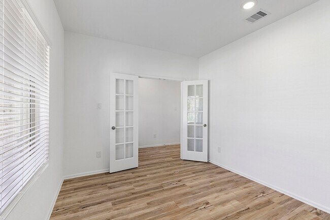 Building Photo - 31546 Beacon Cove Trl