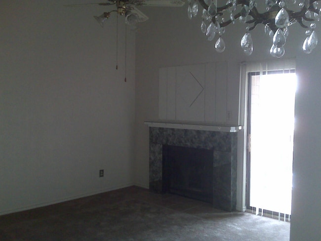 Building Photo - 2227 Madison Dr