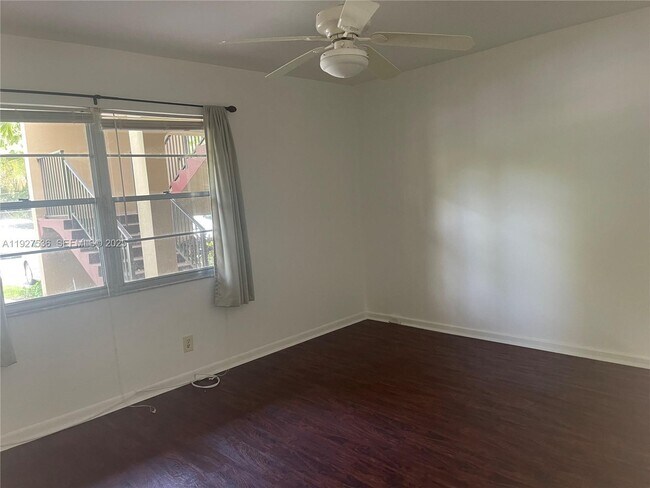 Foto del edificio - 12850 SW 4th Ct