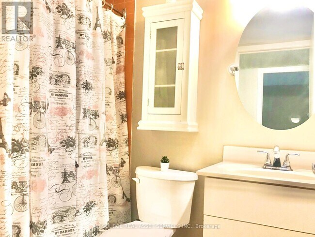 Building Photo - 415 Jarvis St