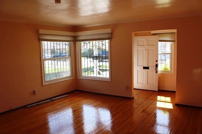 Building Photo - 3 BR / 1.75 BA detached single-family home...