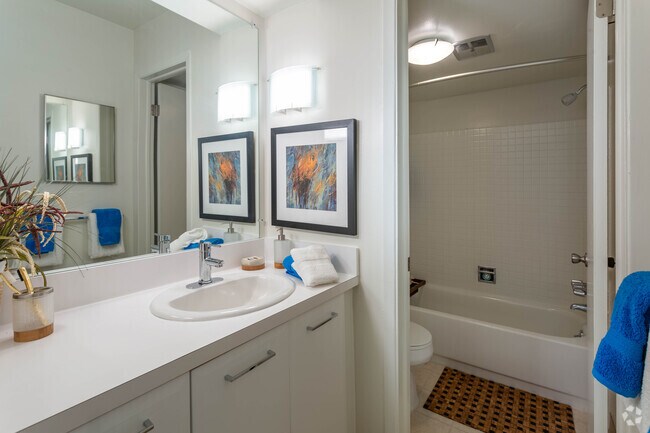 2 BR, 1 BA - Golden Maple - 940 SF - Kensington Manor Apartments