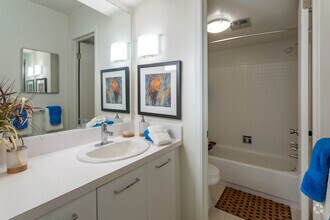 2 BR, 1 BA - Golden Maple - 940 SF - Kensington Manor Apartments