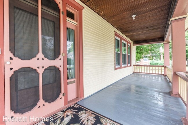 Building Photo - 4 br, 2 bath House - 524 W State St