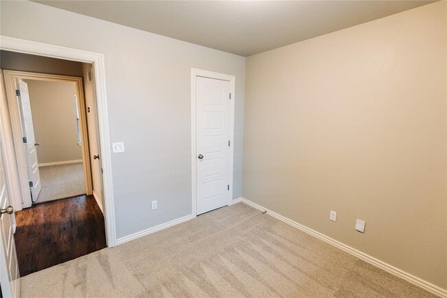 Building Photo - 8701 SW 37th St