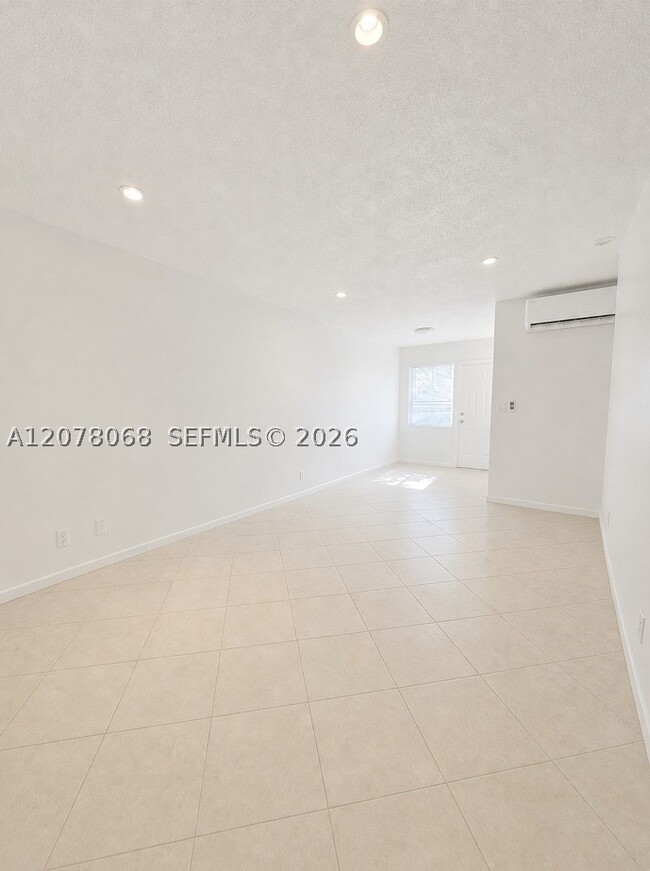Building Photo - 1231 NE 23rd Pl