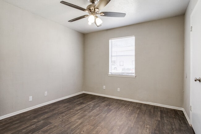 Building Photo - Courtyards at Gateway