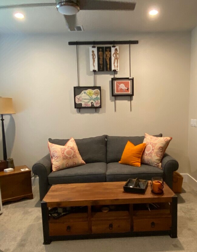 Foto del edificio - 8381 Meadowview Ct