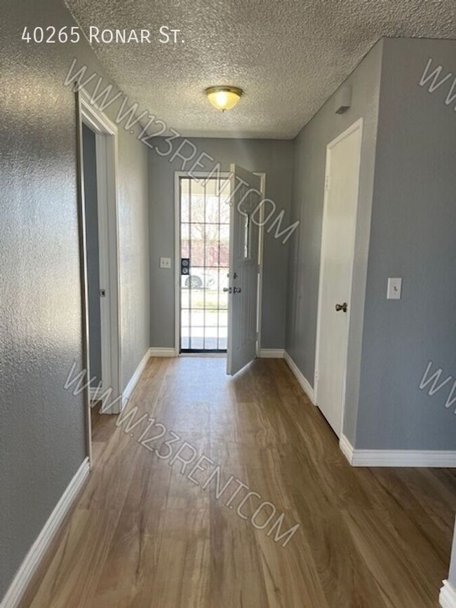 Building Photo - 40265 Ronar St