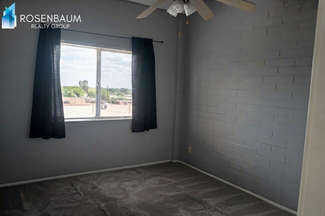 Building Photo - Charming 2 Bed, 2 Bath Appartment with Balcony, Central A/C & Pet-Friendly Living!