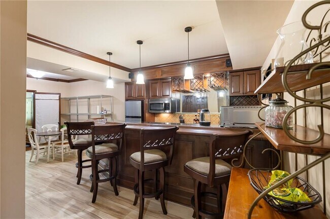 Foto del edificio - 1029 Laurel Grove Ct