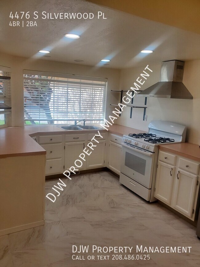 Building Photo - 4 Bedroom Boise Home In A Safe and Quiet N...