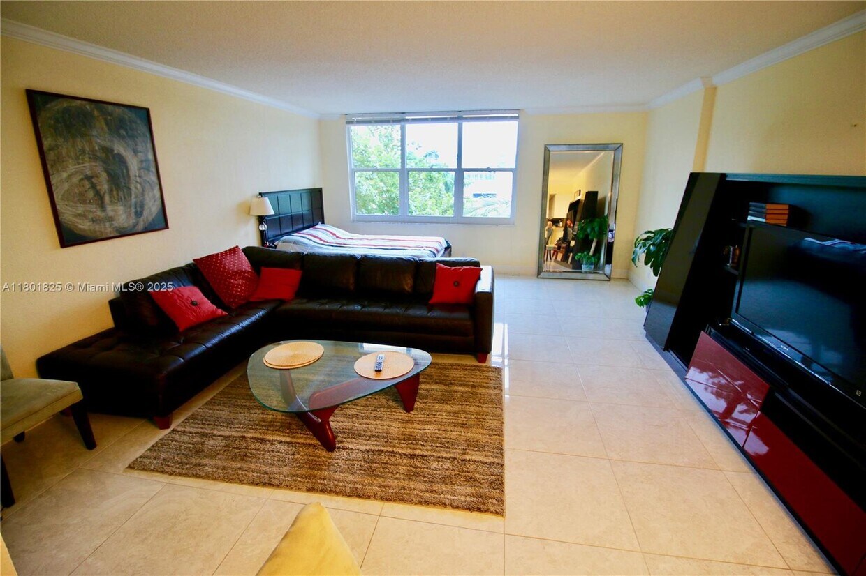 Primary Photo - 2501 S Ocean Dr