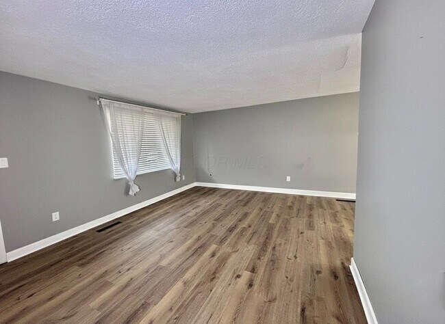 Foto del edificio - 3535 Paris Blvd