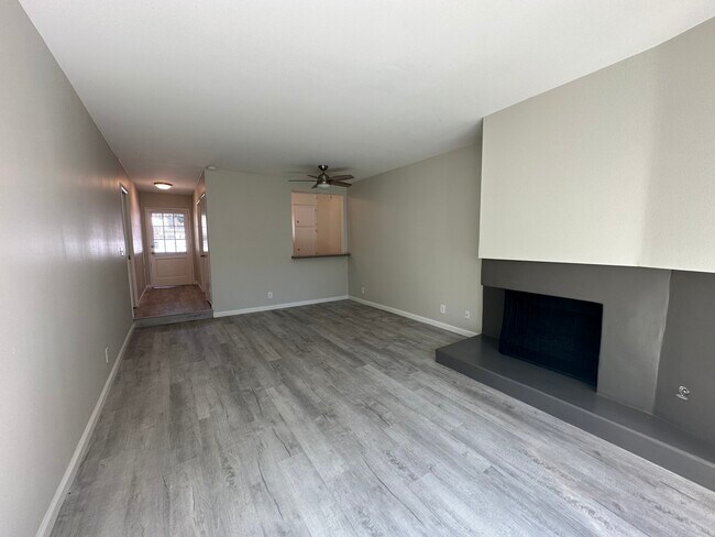 Building Photo - 749 Casiano Dr