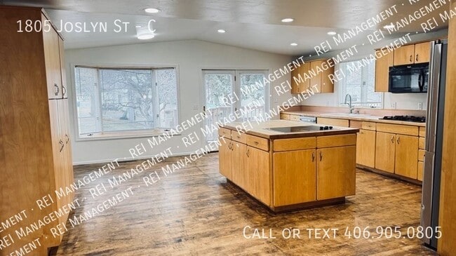 Building Photo - 1805 Joslyn St