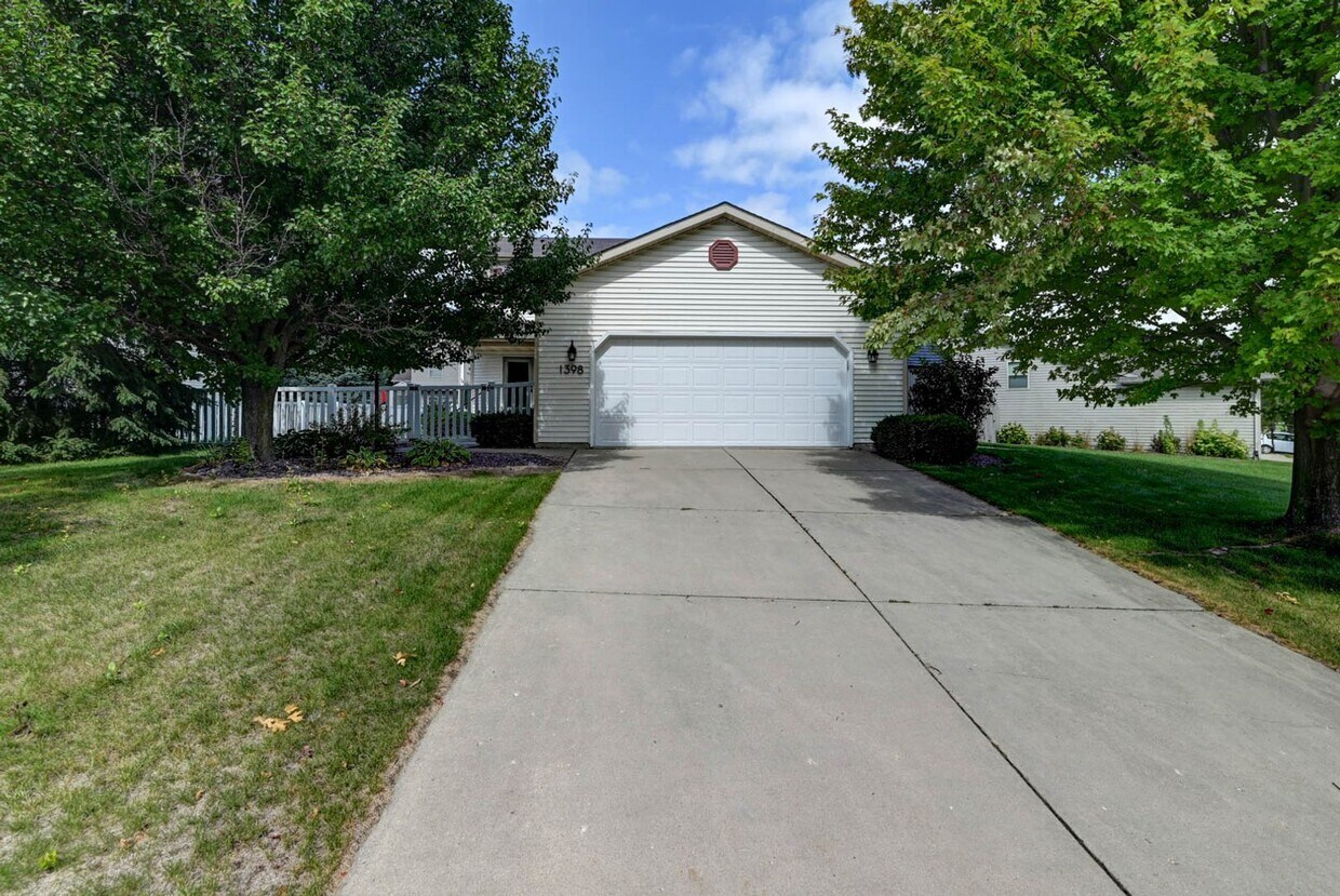 Foto principal - 1398 Prairie Rose Dr